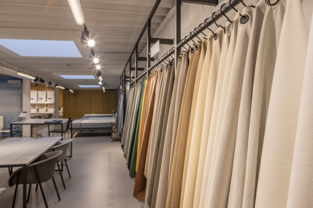 Auping Store Kortrijk showroom_stofstalen