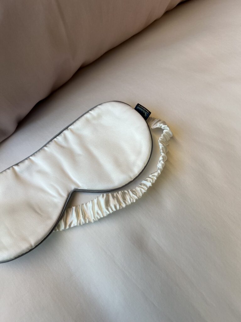 Silkmood_zijden_oogmasker_ivoor_2