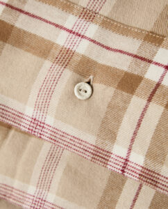 Lexington_flanel_checked_detail_knop