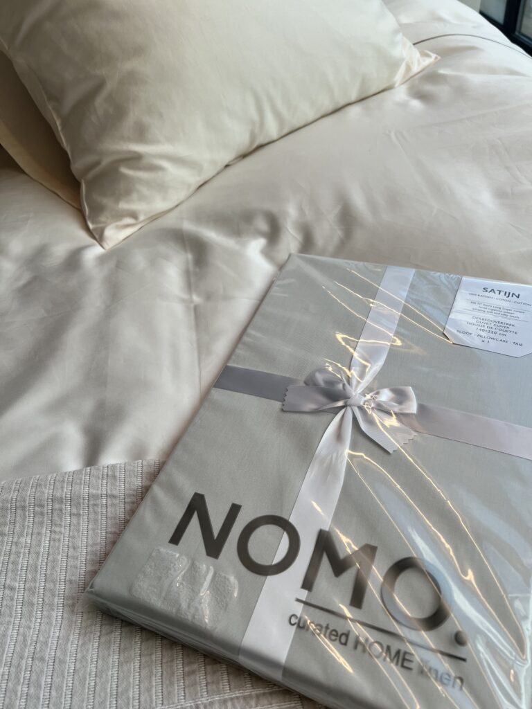 Nomo_uni_gloss_silver_verpakt