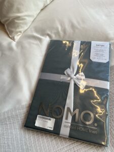 Uni_Gloss_Nomo_Satijn_seagreen_verpakking