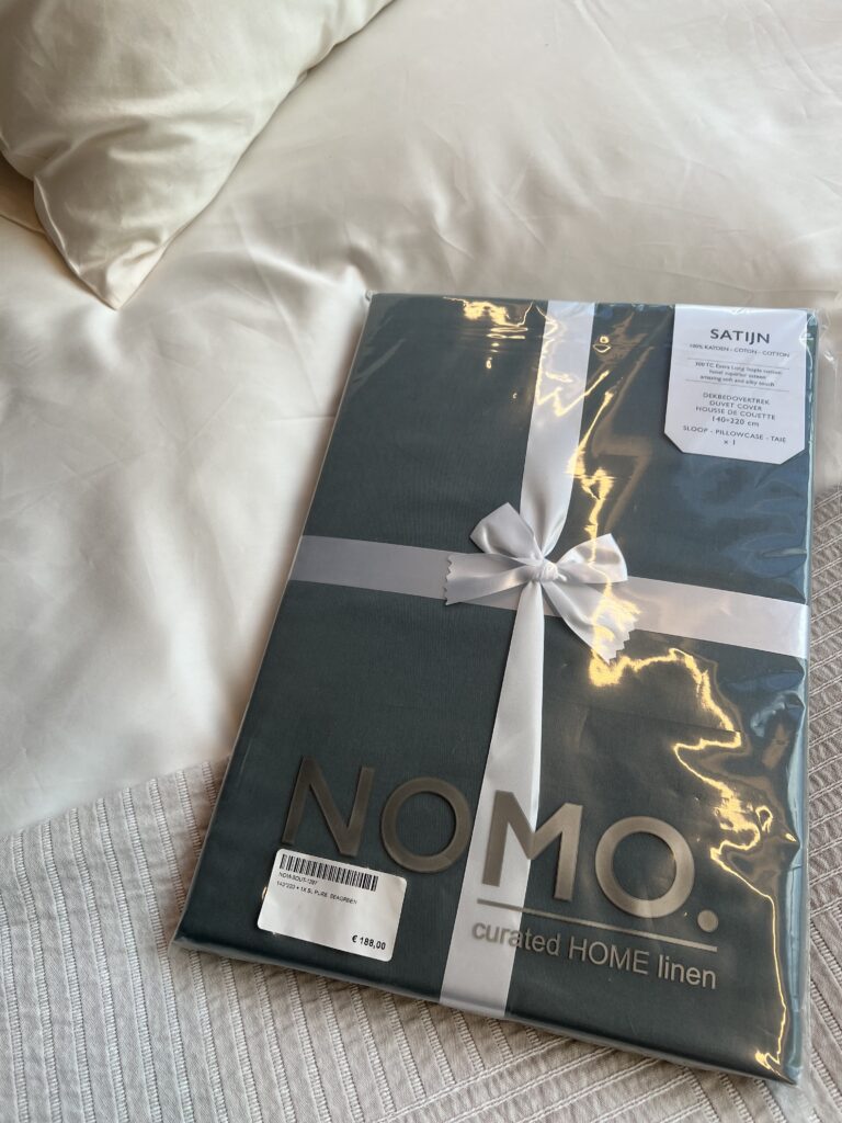 Uni_Gloss_Nomo_Satijn_seagreen_verpakking