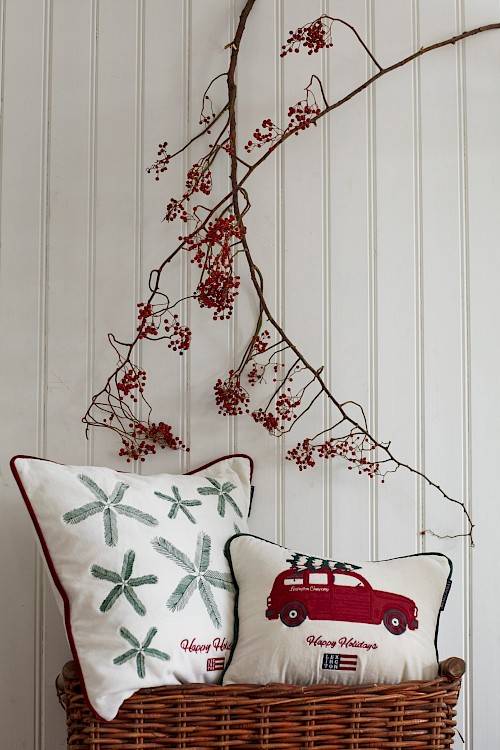 Decorative cushion with Christmas embroidery