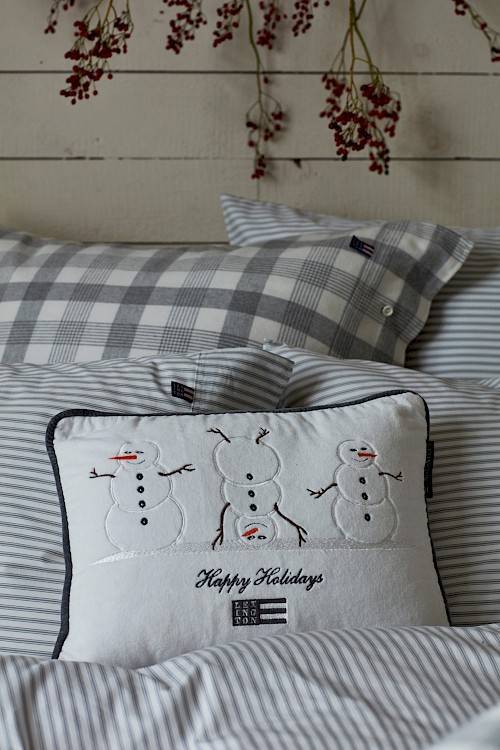 Decorative cushion with snowmen